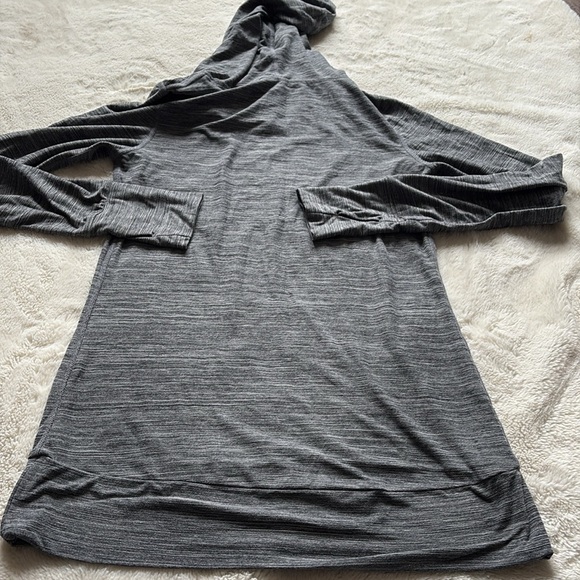 Roots Lightweight Hoodie – Size XS | Cozy Comfort | Athleisure Essential | - Picture 5 of 7